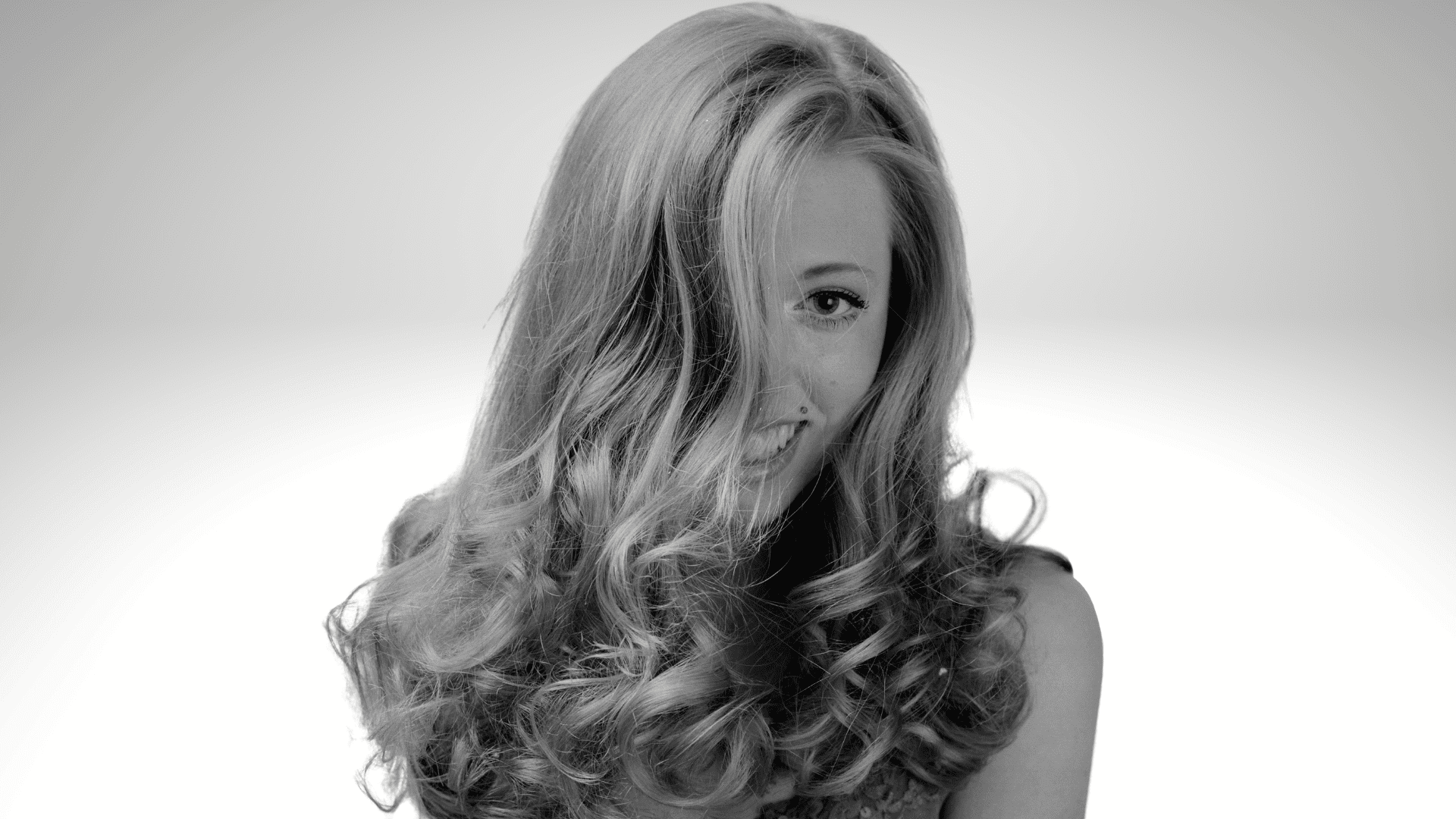Bouncy blow dry with round brush