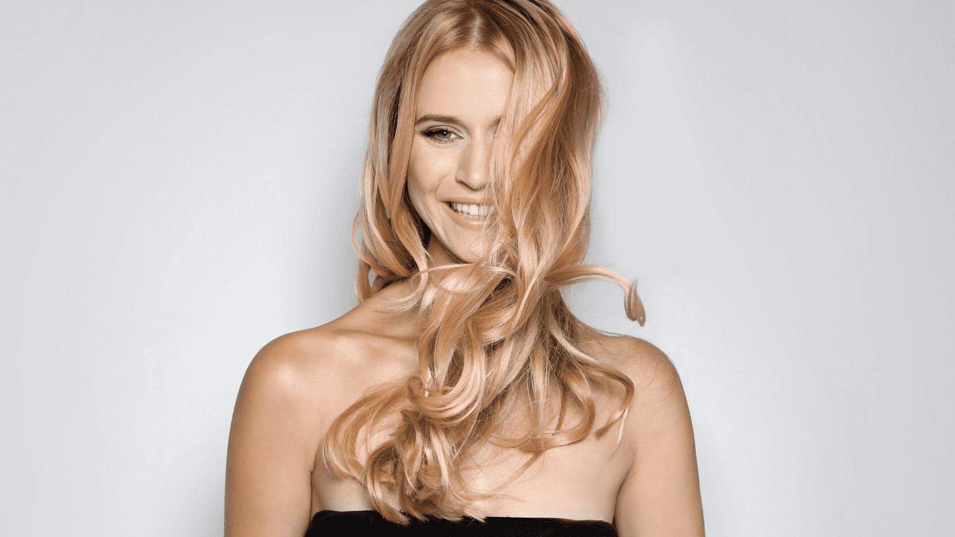 Creating Volume at the Crown: Add Shine and Volume to Hair