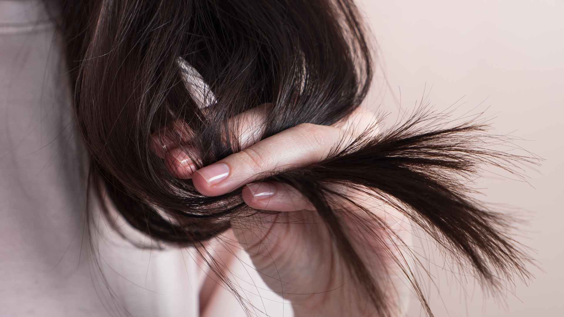 Showing split ends in hair